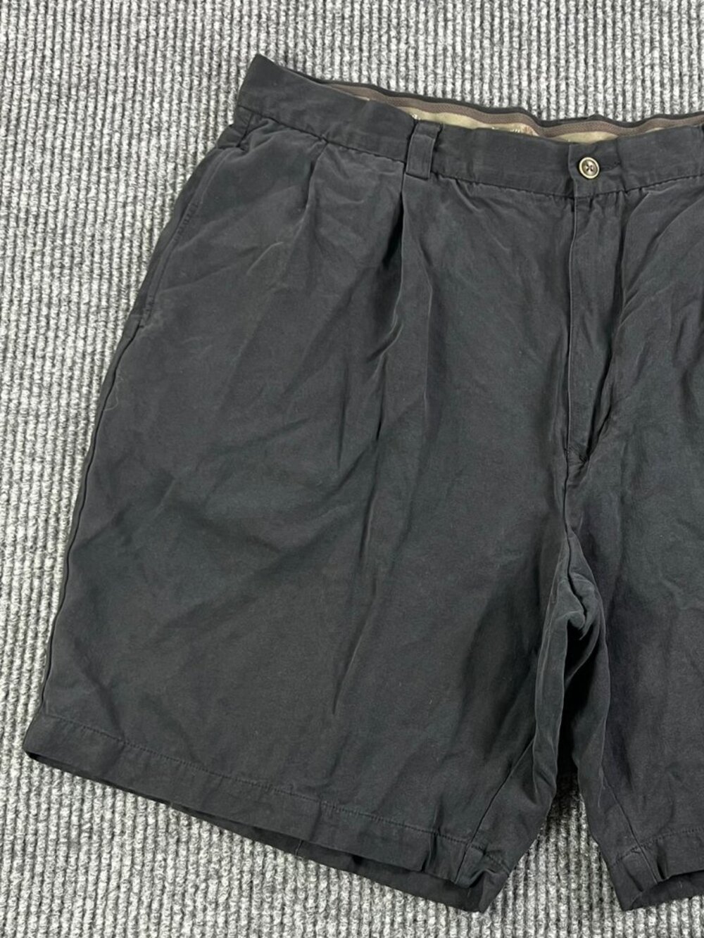 Tommy Bahama Golf Shorts Mens Black Silk Size 40 Classic Pleated 8" Inseam
